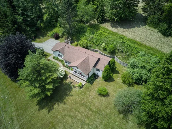 511 Hartnagle Rd, Newark, NY 14513