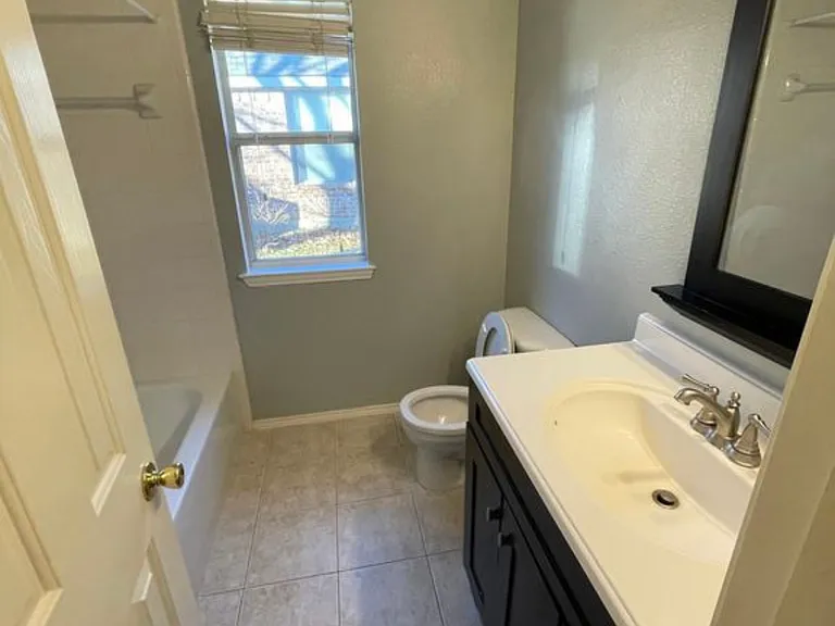 208 Forestview Rd — Photo 10