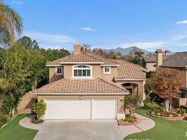 12 Larkspur Dr
