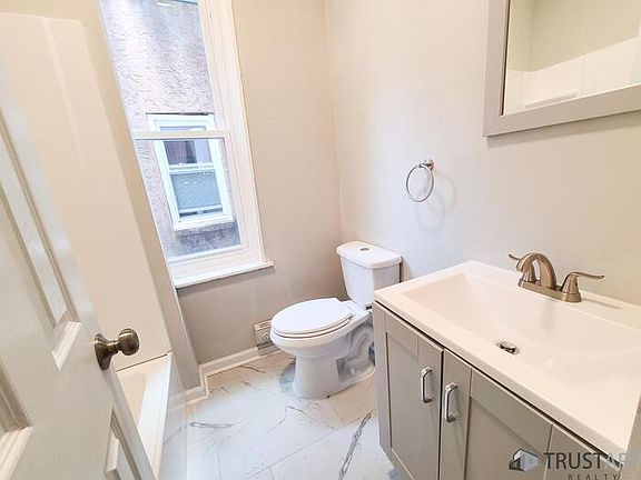 4th image of 2325 N 16th St #2R