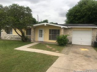 126 Hillcrest Dr, Universal City, TX 78148
