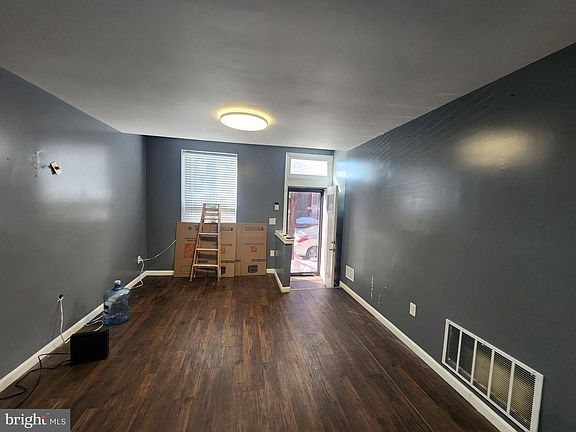 4th image of 307 N Stricker St