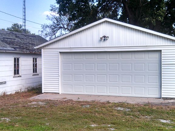 3rd image of 609 Franklin Ave