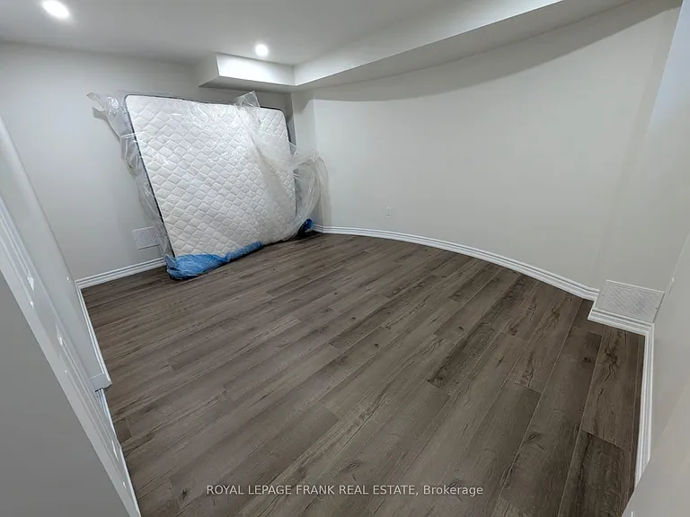 41 Morley Cres #BASEMENT — Photo 11