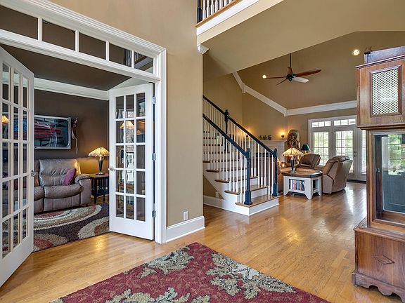3rd image of 218 Sontag Dr