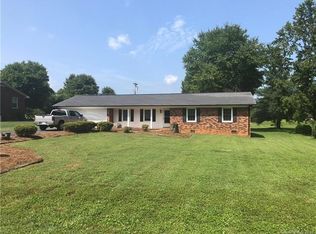 133 W Meadowview Dr, Statesville, NC 28625