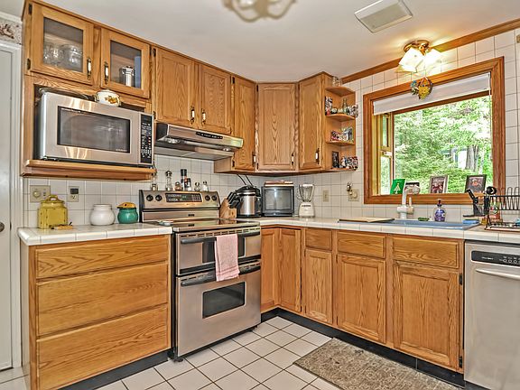 3rd image of 22 Thoreau Dr