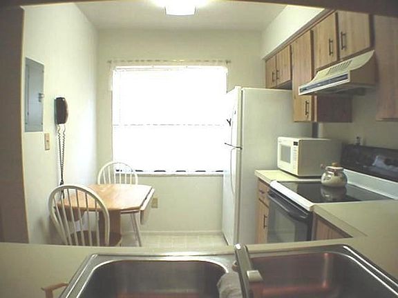 3rd image of 6090 Willowpointe Cir