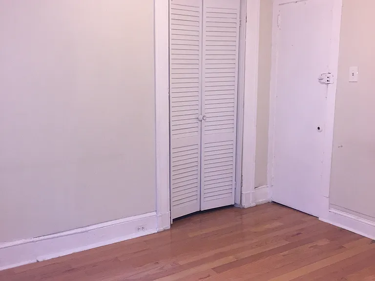 1126 Spruce St #5 — Photo 4