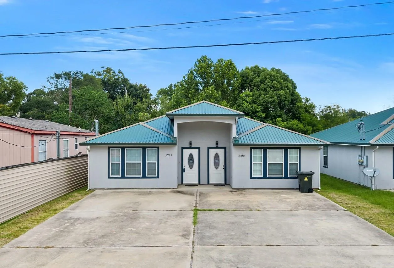 2 bed, 1.0 bath, 1940 sqft, $1,350 — Photo 1