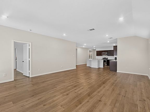 5th image of 309 Banner Ave