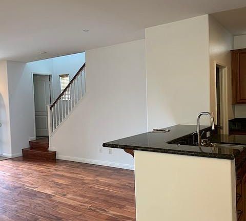 3rd image of 26260 Long St
