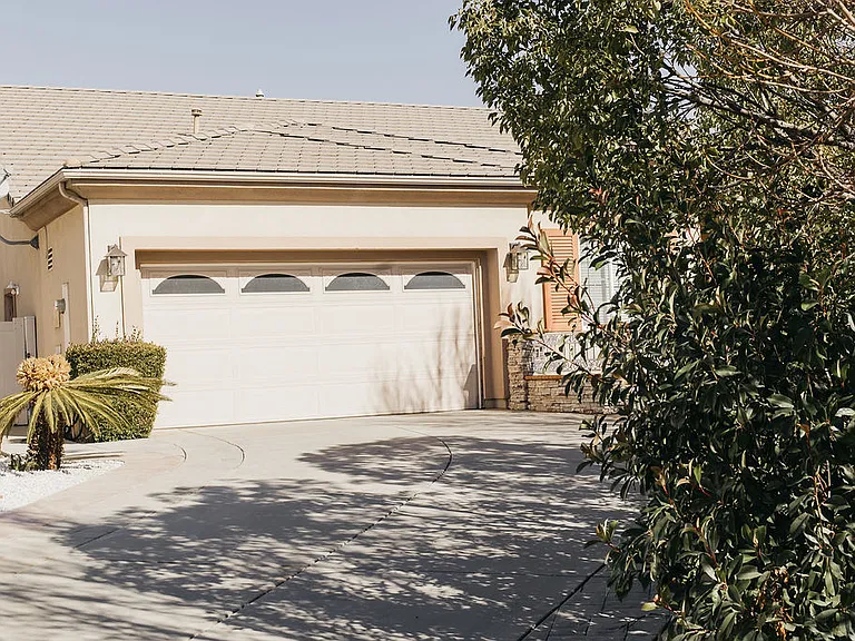 1634 Ivy Ct — Photo 2