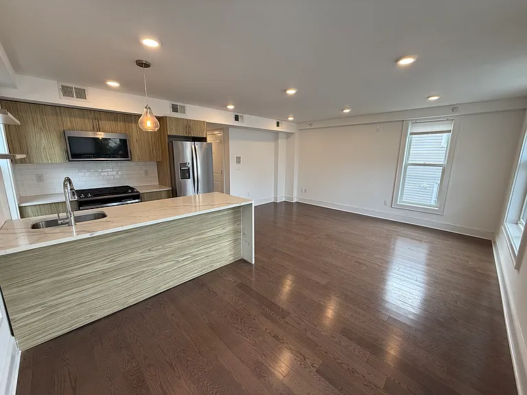 75 Coles St #2 — Photo 2