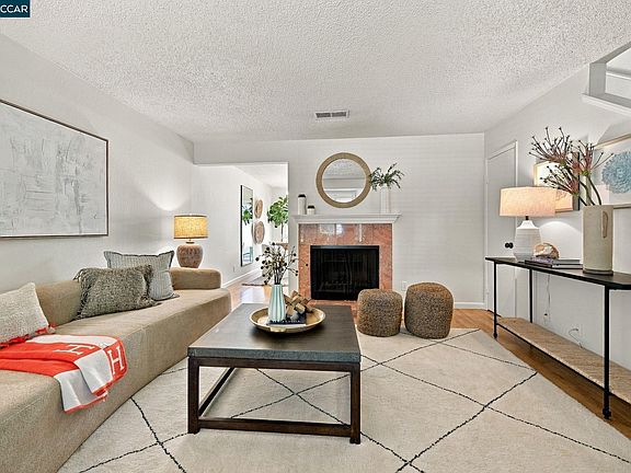 4th image of 30 Sierra Ln