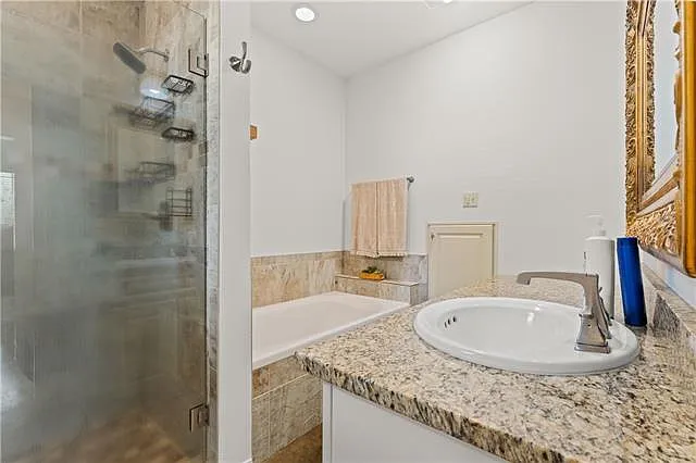 17014 Octavia St — Photo 12