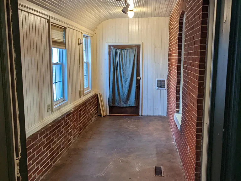 201 W King St #1 — Photo 19