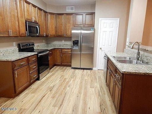 3rd image of 18052 Lake Vista Dr