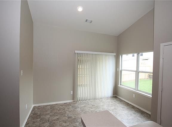 5th image of 6417 Regina Dr