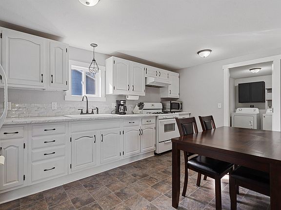 2nd image of 301 Cedar St
