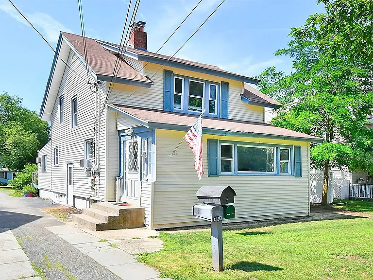 Riverleigh Pl — Photo 1
