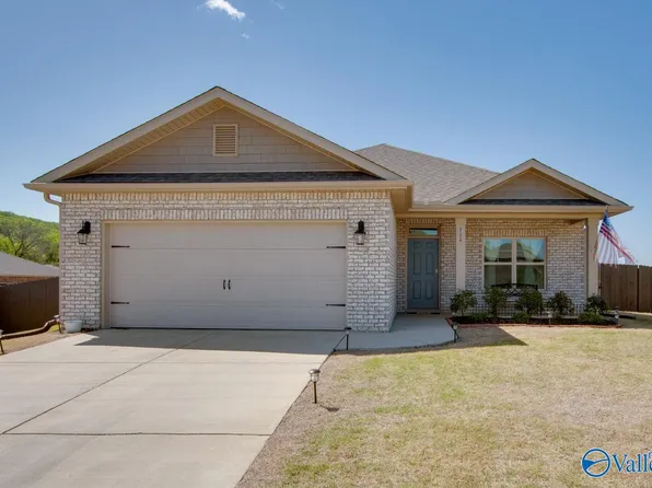 304 Jackson Point Cir, Huntsville, AL 35811