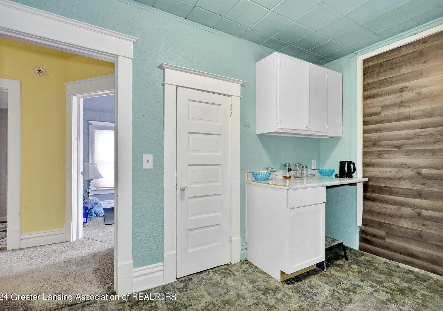 1107 Hickory St - Upper — Photo 3