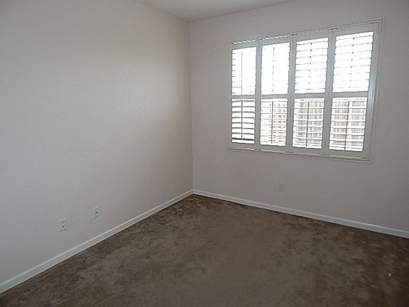 5th image of 3907 Finch Dr