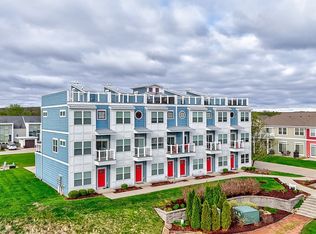 41 Waterside Way APT E, Ottawa, IL 61350