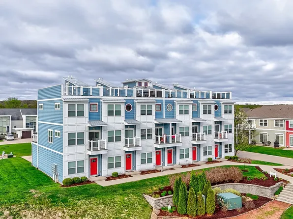 41 Waterside Way APT E, Ottawa, IL 61350