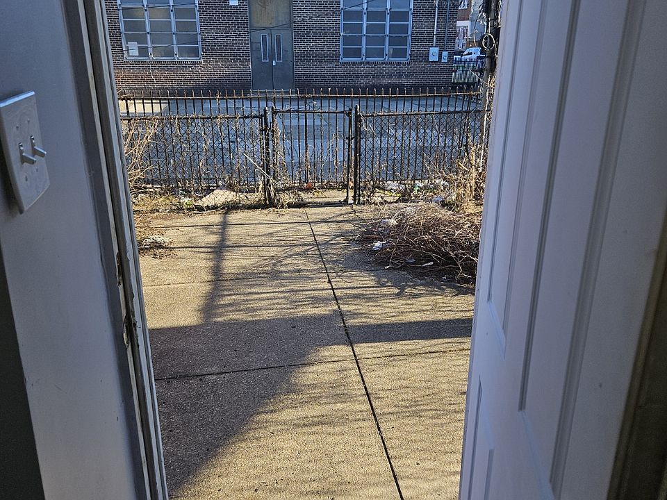 1st image of 7016 Elmwood Ave Floor 2