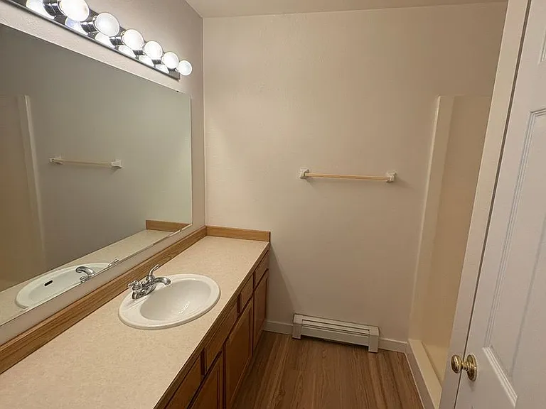 411 Greenway Ave — Photo 15
