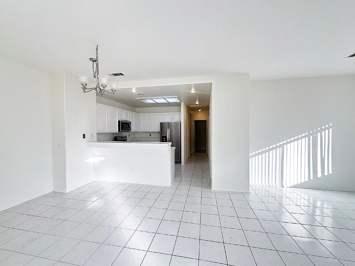 Building Photo - 25550 Hemingway Ave #G