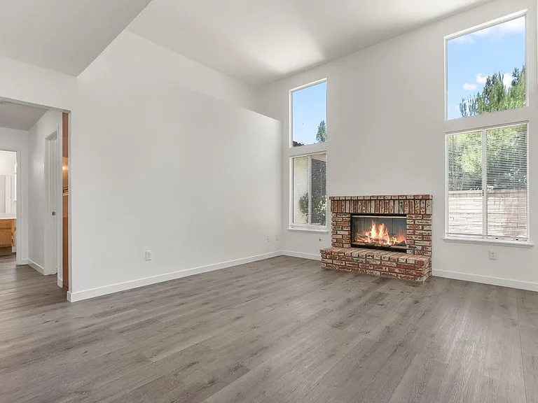 3321 Mountainside Dr — Photo 5