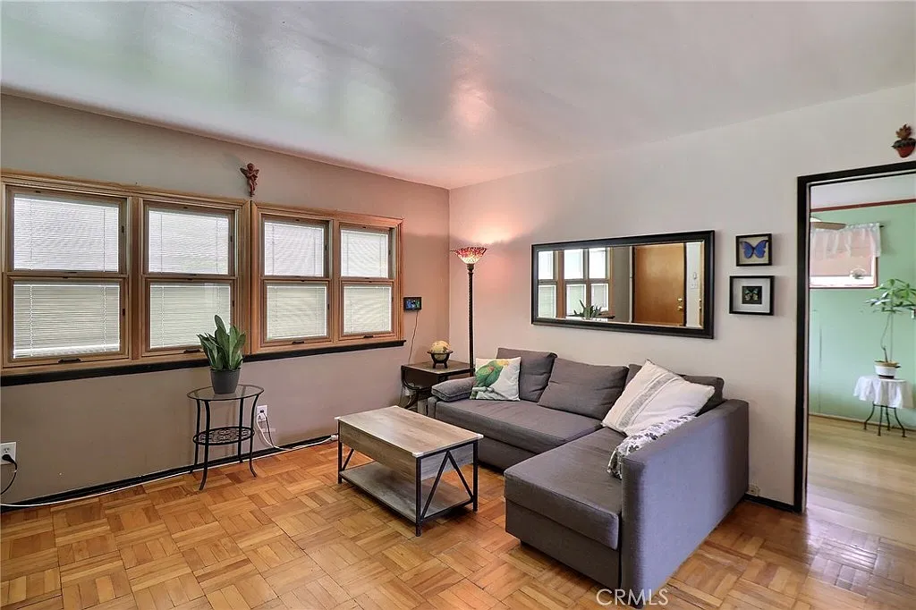 3 bed, 1101 sqft, $3,300 — Photo 3