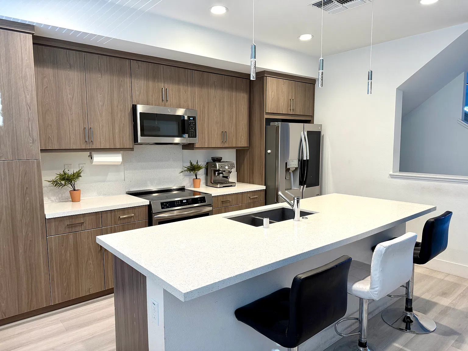 2 bed, 2.5 bath, 1683 sqft, $4,200 — Photo 1
