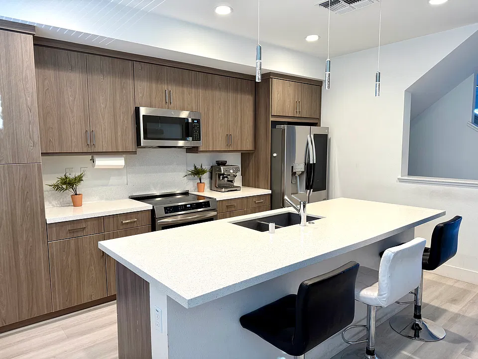 1367 Pullman Way