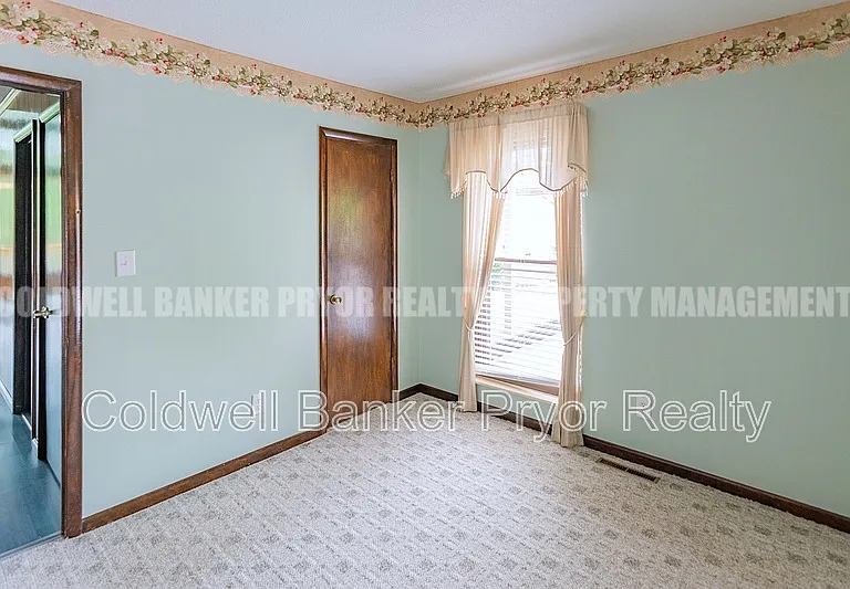 165 Lakeshore Ct — Photo 27
