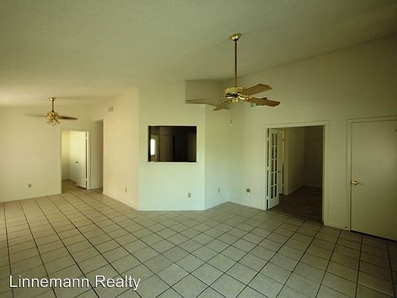3rd image of 3707 Daniels Dr