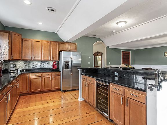 5th image of 2547 Bellevue Ave