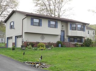 17 Tano Dr, Lloyd, NY 12528