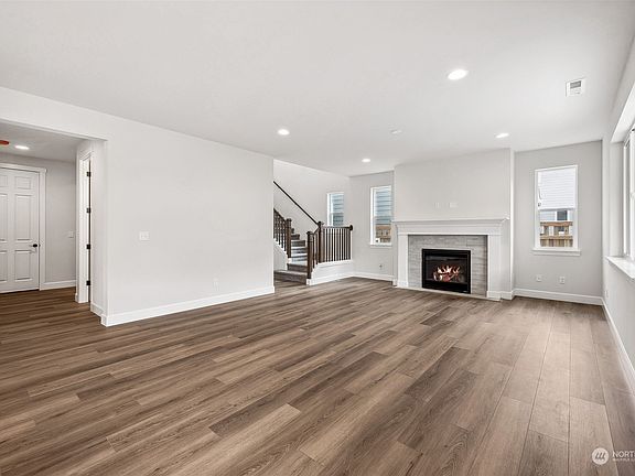 4th image of 15424 206th Avenue E
