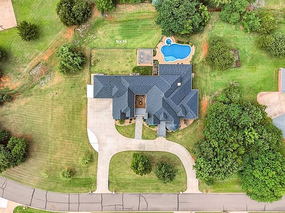 4th image of 2808 Perth Dr
