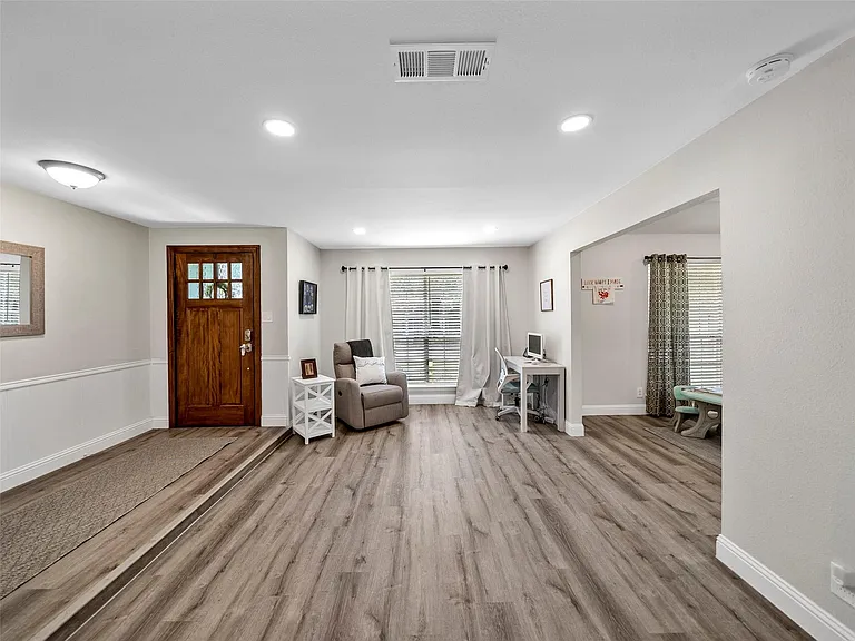 709 Thoreau Ln — Photo 11
