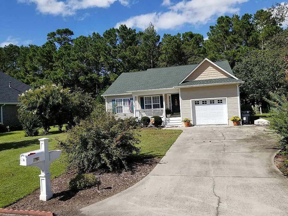 Front of house w/driveway