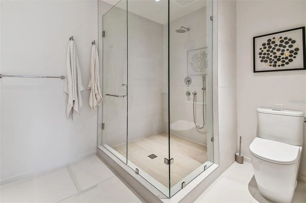 3 bed, 3.0 bath, 1847 sqft, $8,500 — Photo 4
