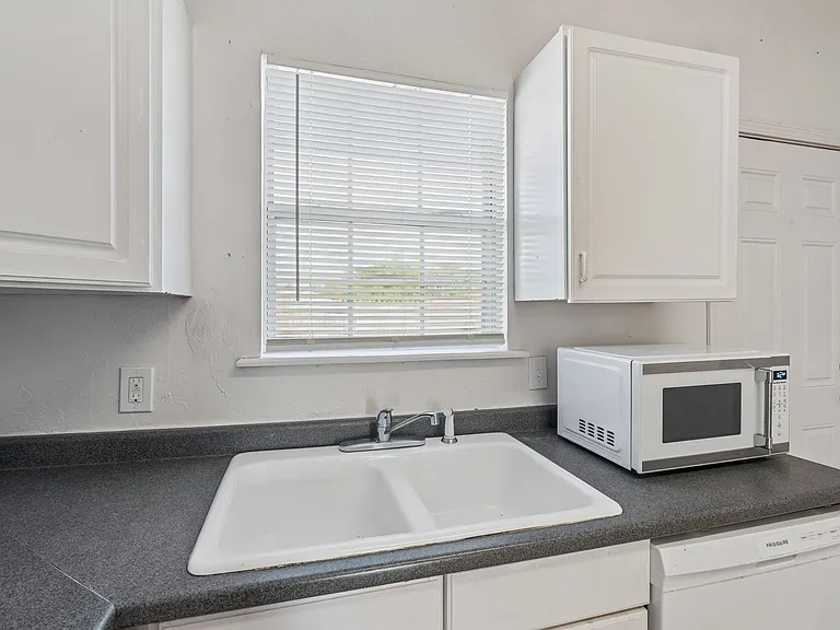 1021 Shady Creek Cir — Photo 12