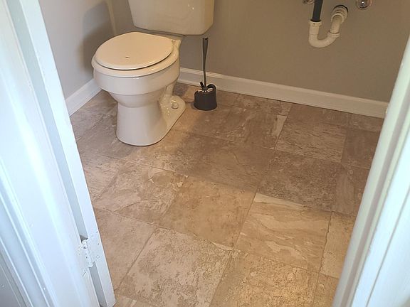 5th image of 322 1/2 S Main St #3