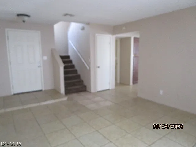 4 bed, 2.5 bath, 1642 sqft, $2,025 — Photo 3