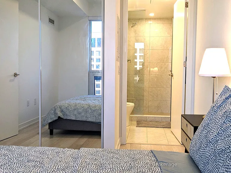 39 Roehampton Ave #3210 — Photo 11